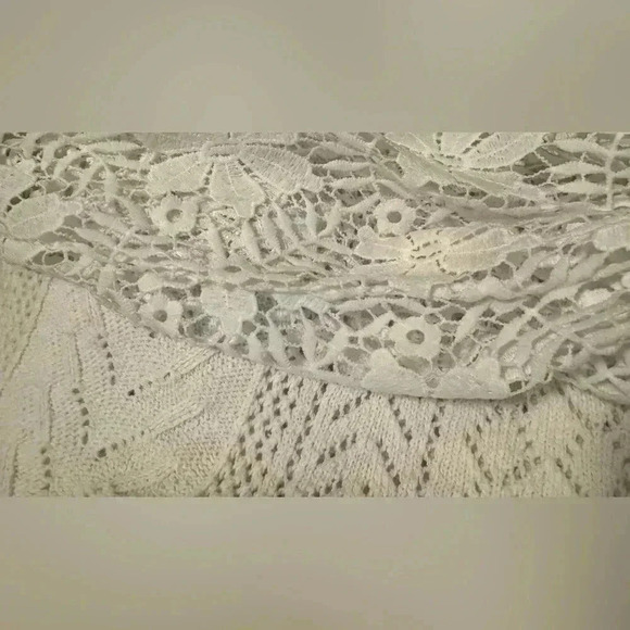 Noracora | Cable Knit & Lace Crochet Sweater (S) - Picture 5 of 9